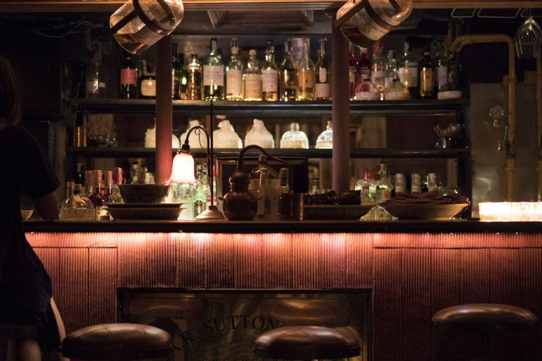 Wet Bar vs Dry Bar What Are The Differences?